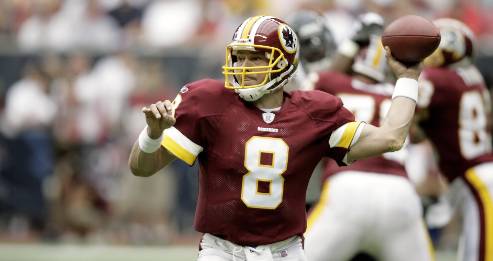 2006: Mark Brunell breaks NFL record with 22 straight completions